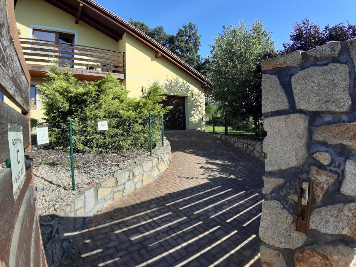 Apartmany Pod Lesem Rodvinov Bagian luar foto