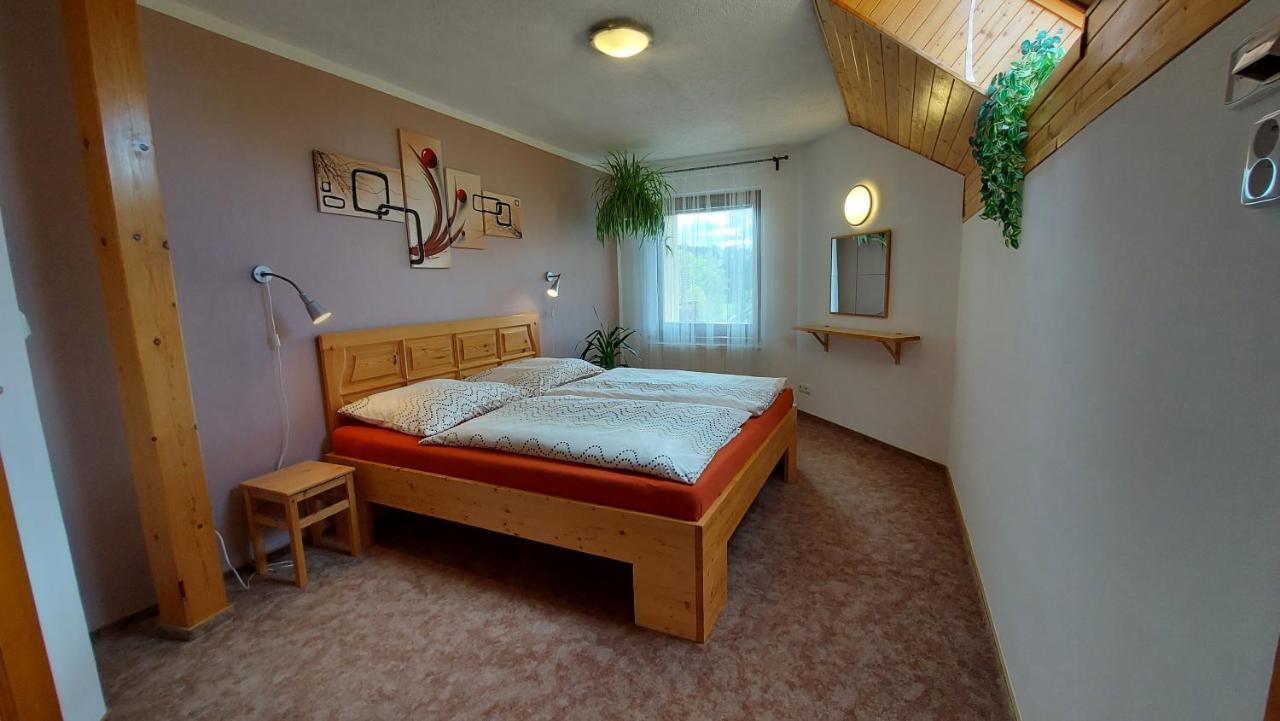 Apartmany Pod Lesem Rodvinov Bagian luar foto