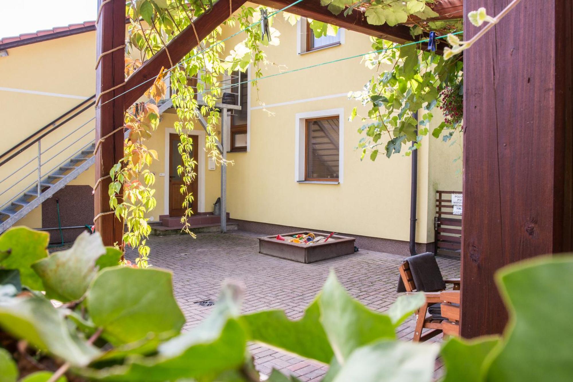 Apartmany Pod Lesem Rodvinov Bagian luar foto